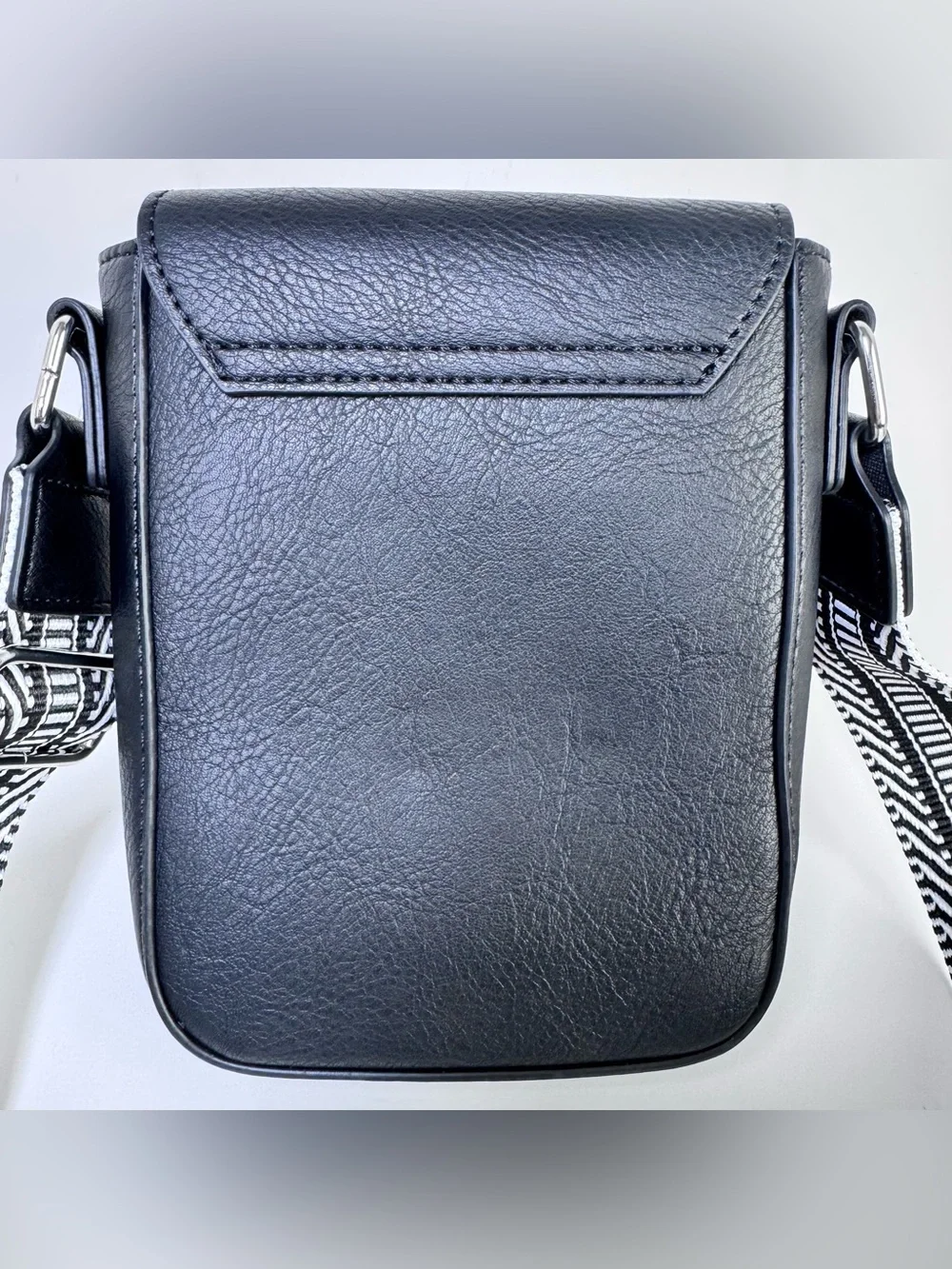 BOSTANTEN Black Vegan Leather Crossbody Phone Bag With Adjustable Strap